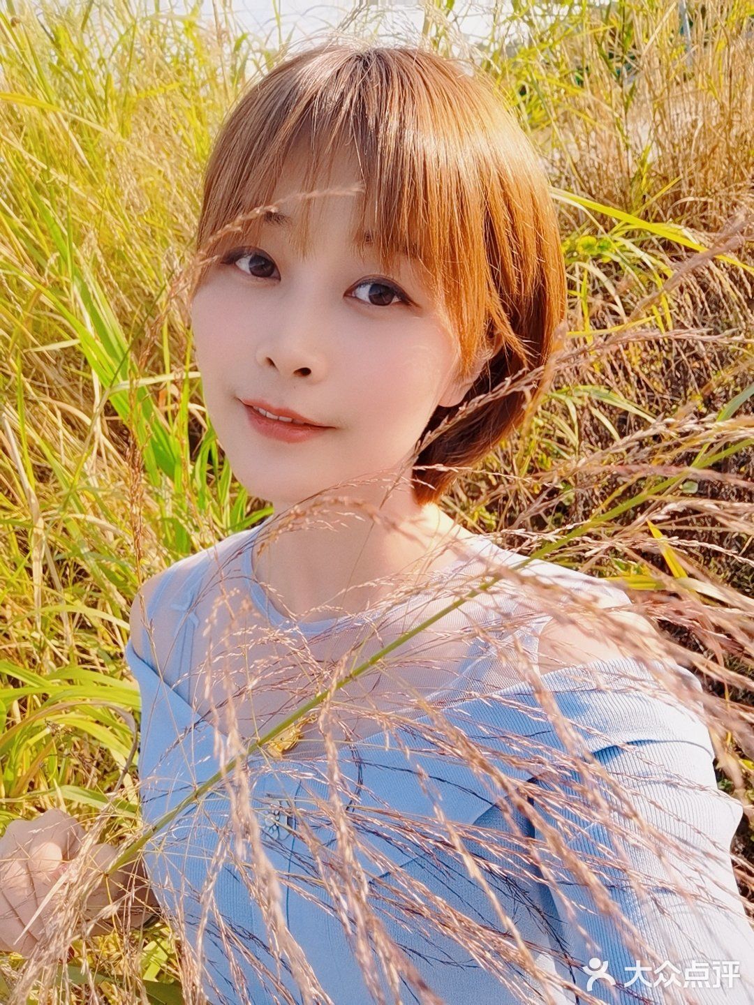 一堆草丛自拍出元气感满满的照骗