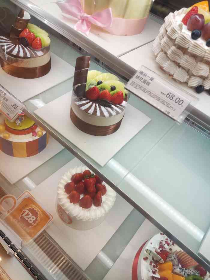 沁园(北碚中山路重百店)-"买些面包当早饭,于是就在酒店附近找到了这.