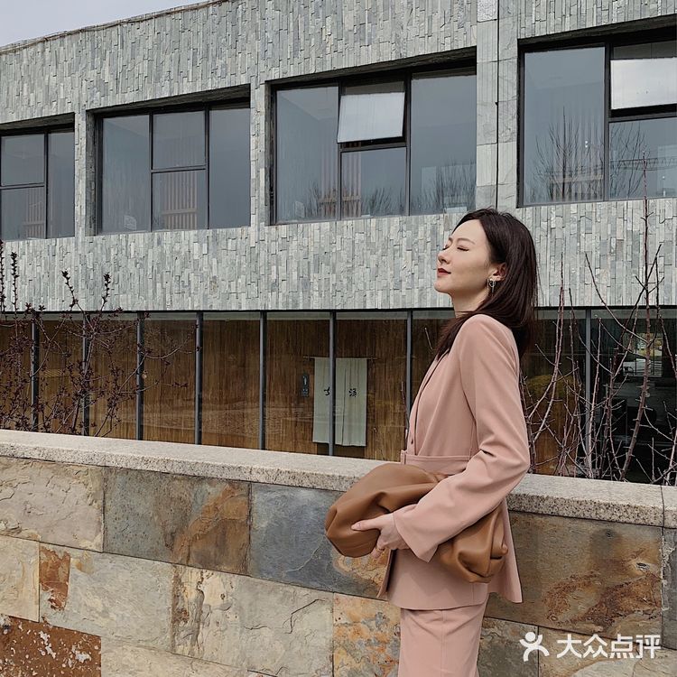 OOTD | 这个春天一定要拥有的烟雾粉西装