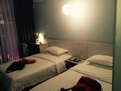 -卡罗酒店(东门晒布地铁站店)