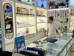 -新视达眼镜店·蔡司·依视路(名镜苑店)