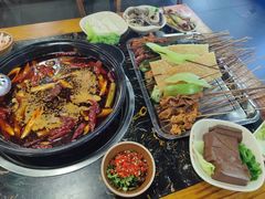 -灌县老妈砂锅串串香(万科红生活广场店)