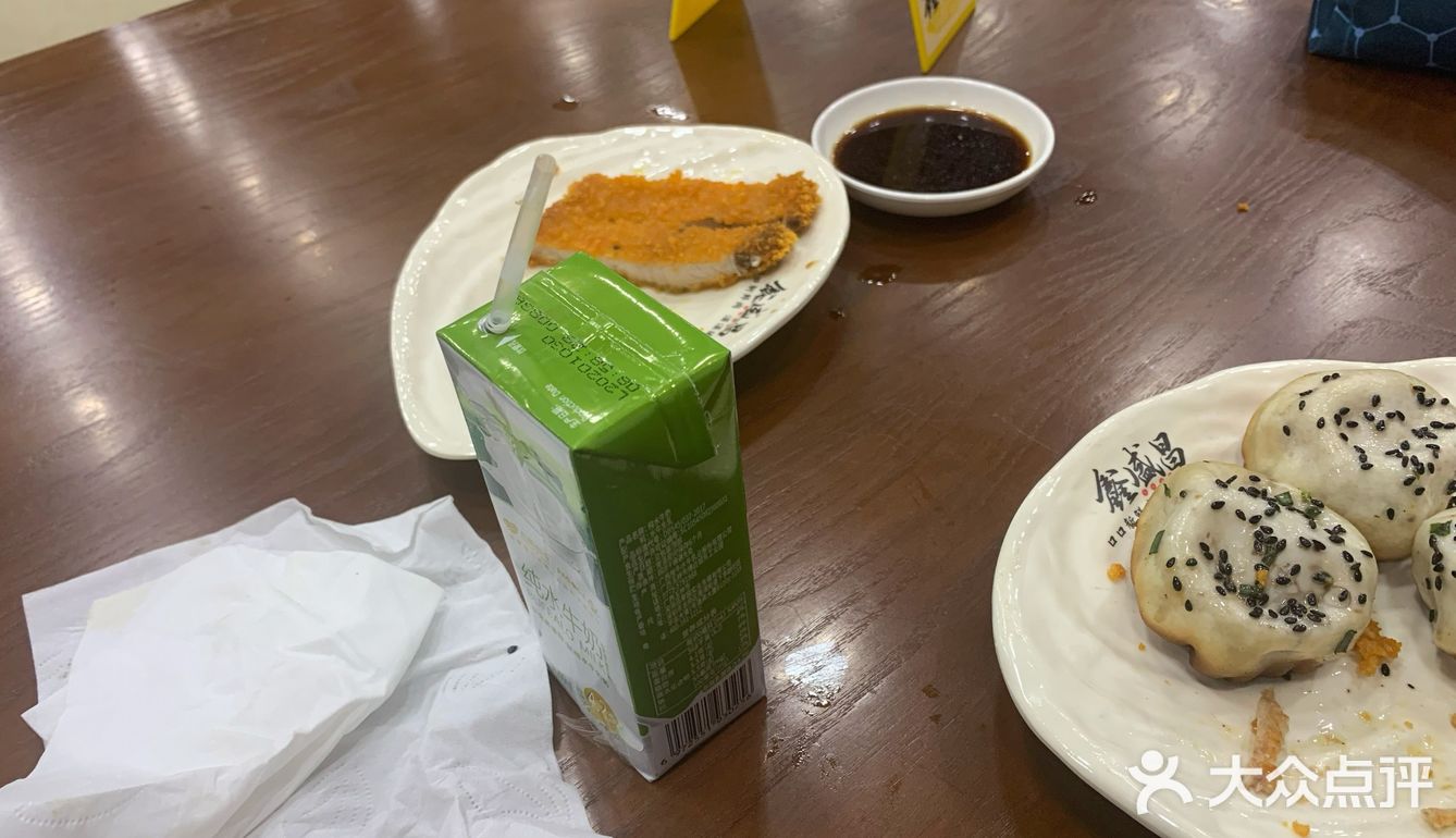 鱼的味道一般,里面的配菜酸菜、豆芽、百叶还是蛮好吃的