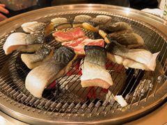 -围炉肉舍•炭烤活鳗•丹东海鲜烤肉(步行街店)