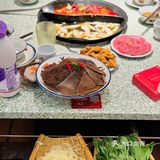 来吃我最爱的鸿姐了，今天点的鸳鸯锅，最爱的依然是耙鸡爪