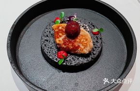 Pan-Seared Foie Gras with Mango Salsa and Fig Red Wine Sauce