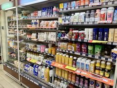 零售区-全家便利店(愚园店)