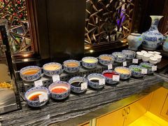 自助调料区-上海齐鲁万怡大酒店·辣椒屋咖啡厅