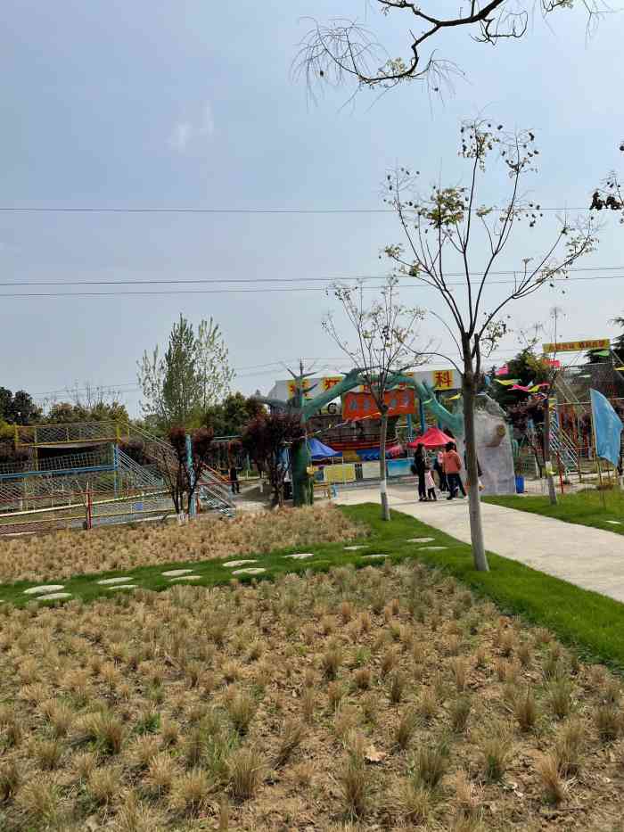 景业百果园-"周末带娃去的,有公司在搞团建,人挺多的.