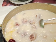 -洪氏嗨捞·广东猪肚鸡·椰子鸡火锅(西咸万象城店)
