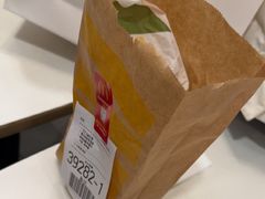 -麦当劳(上海虹桥站30B检票口楼上)