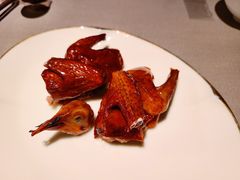 脆皮乳鸽-荣轩(新荣记环球金融中心店)