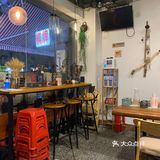 刚来的时候只有我们两个人，后来慢慢越来越多人