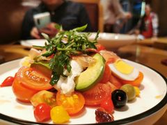 水牛芝士牛油果火腿番茄沙拉-MR.ROCKY洛奇先生RESTAURANT&BAR(宝安壹方城店)