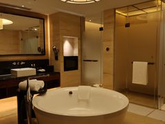 -三亚湾海居铂尔曼度假酒店