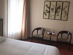 -燕山大酒店