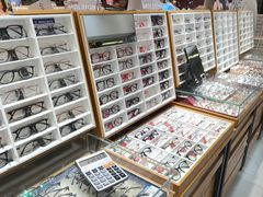 -美式眼镜·授权蔡司.依视路.尼康.豪雅.明月(人民广场店)