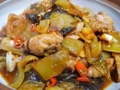 酸菜肥肠煲-真味海鲜坊