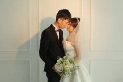 -现代经典婚纱摄影