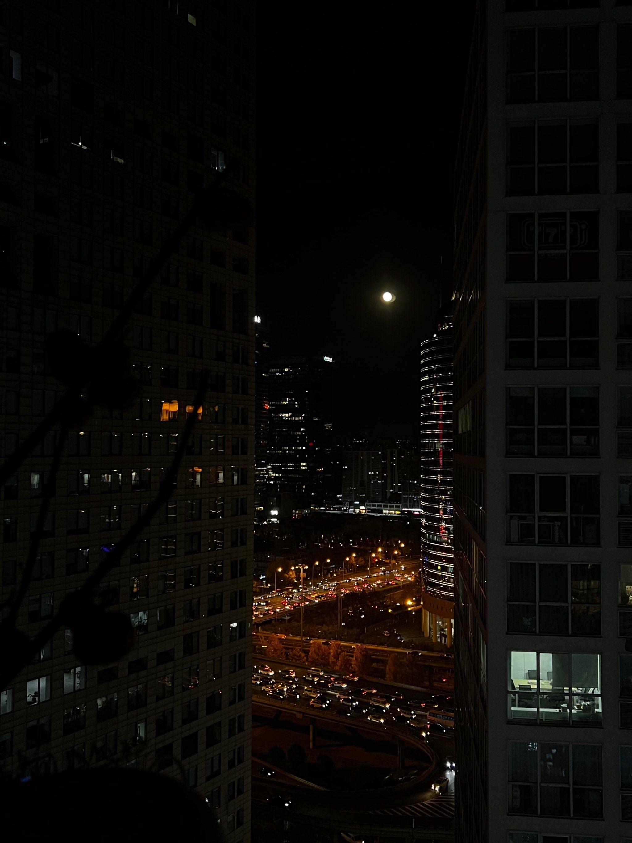 国贸普拉提工作室窗外的夜景