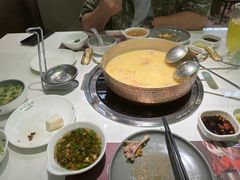 -洪氏嗨捞·广东猪肚鸡·椰子鸡火锅(西咸万象城店)