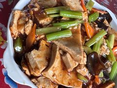 -何适山庄(水长城P2停车场店)