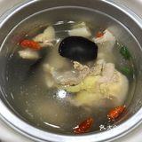 本来想在广场内找到临时就餐点，然尔并没有