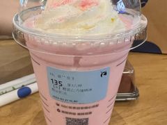 樱花白巧瑞纳冰-瑞幸咖啡(龙湖北城天街北馆店)