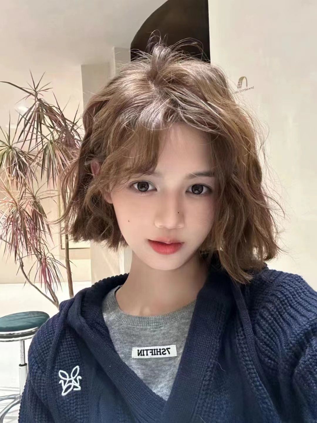 n搭配短发小卷发也超好看!