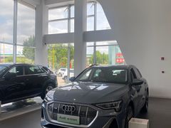 -上海冠松华奥奥迪4S店(张江店)