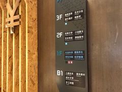 -新华里咖啡书吧(新华书店小寨店)