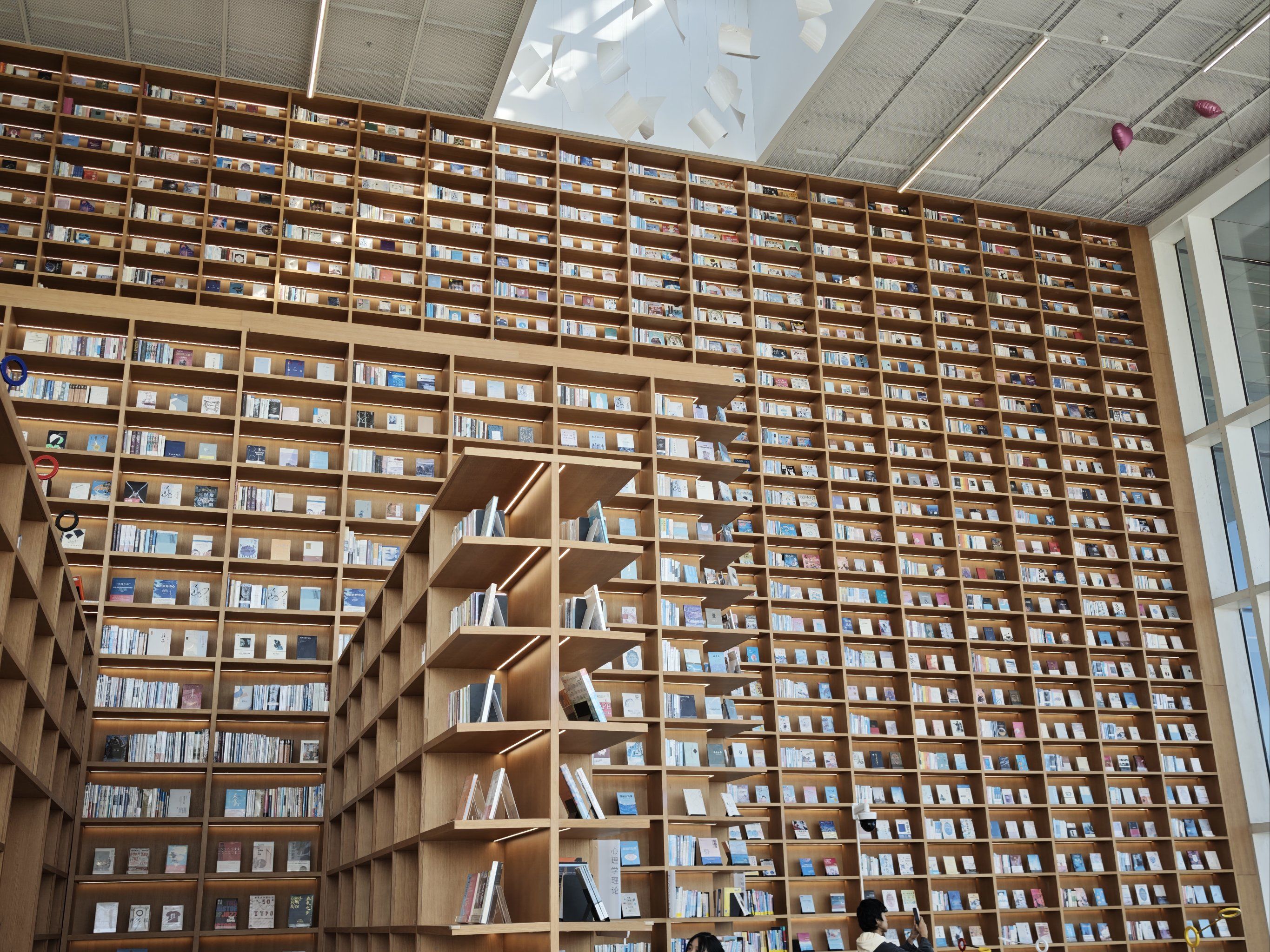 书院周边有很多咖啡馆和书店,逛完书院后可以顺便去附近的小店逛逛