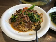 芥兰牛肉炒粿条-百年银屏蚝烙·潮汕菜·非遗(乐山店)