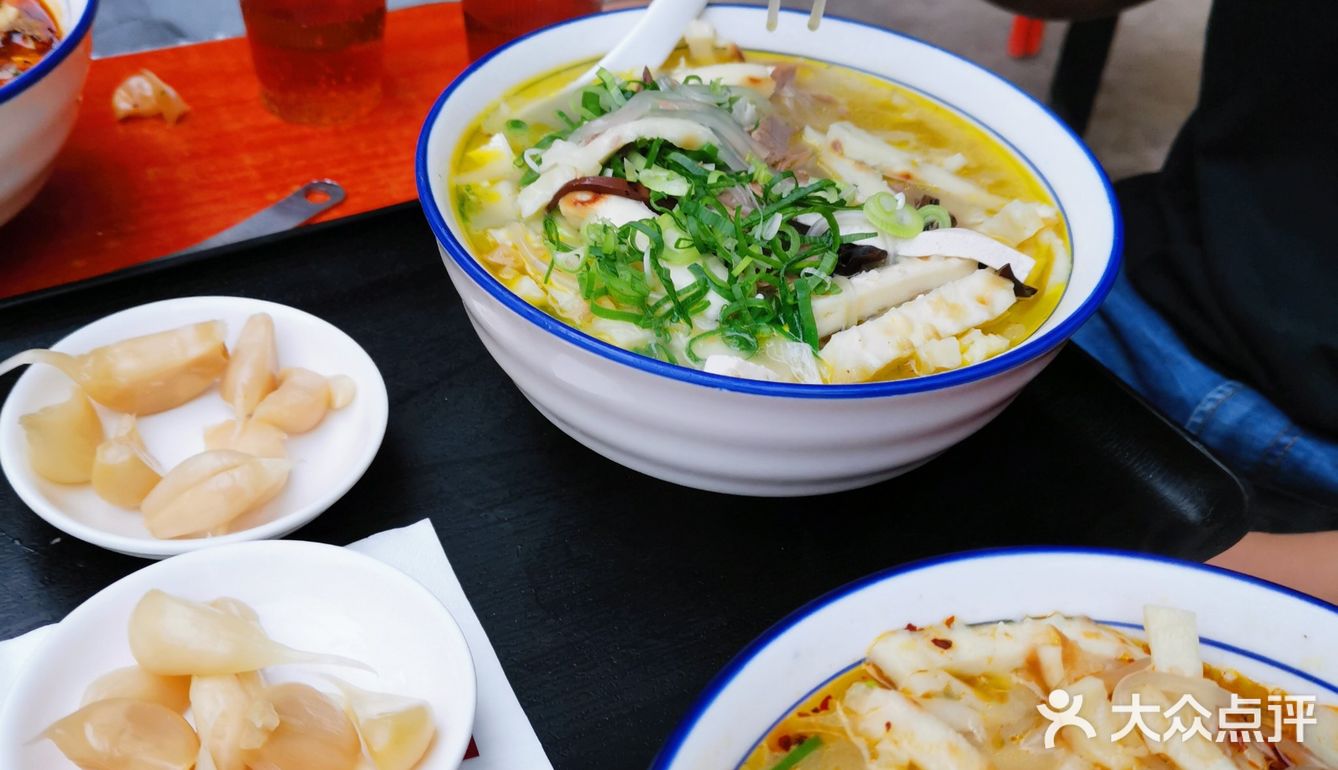 本地人把羊肉泡当早餐吃