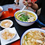 本地人把羊肉泡当早餐吃