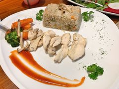 -Chom Cafe and Restaurant