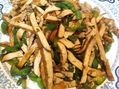 青椒干子炒肉丝-南京点赞小馆