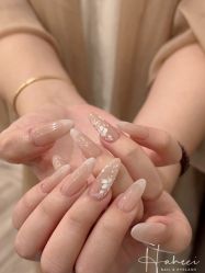 -花岐款式专研健康美甲沙龙