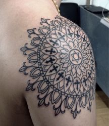 -Black Tattoo Studio