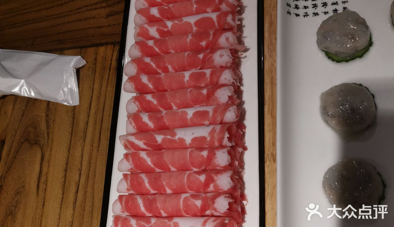 麻椒鸳鸯锅，味道超级赞，还点了几串羊肉串，肉块非常大