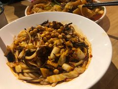 野蘑菇酸菜牛肉炒米粉-疆Jiang·新疆秘制料理