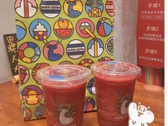 冰镇杨梅瑞纳冰-瑞幸咖啡(新世界中心店)