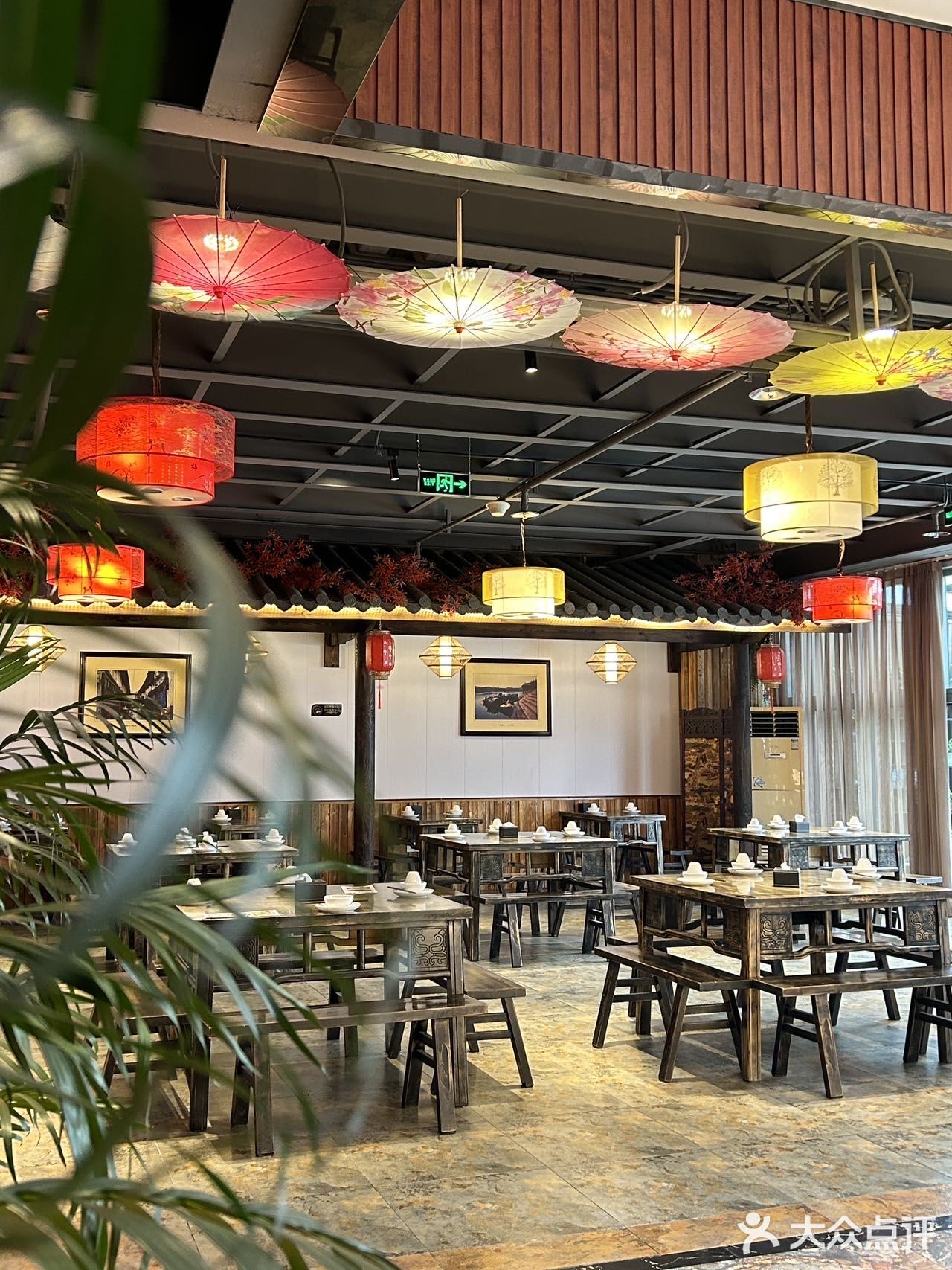 从江湖菜到传统川菜都能找到身影，吃上鲜活美味的菜肴