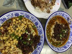 -渝之汇牛肉豌杂面
