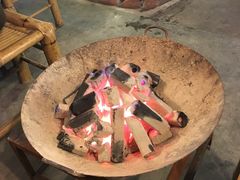 -茅草房·河畔园林火锅