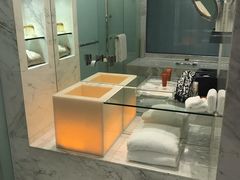 -上海滴水湖皇冠假日酒店