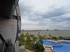 -上海滴水湖皇冠假日酒店