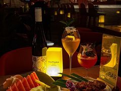 -FOUR PLAY BAR