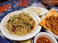 炒豆芽-旺角小渔村·海肠捞饭开创者(二马路店)