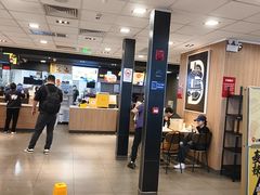 -麦当劳(上海虹桥站30B检票口楼上)